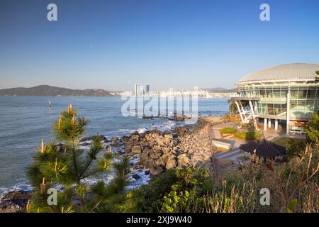 Nurimaru APEC House and Gwangan Bridge, Busan, South Korea, Asia Copyright: IanxTrower 800-4140 Stock Photo