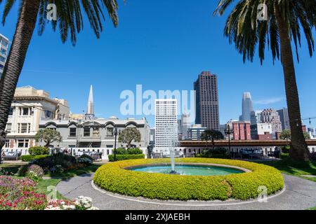 Rooftop garden and fountain of Fairmont Hotel, San Francisco with distant TransAmerica and Salesforce buildings. Stock Photo