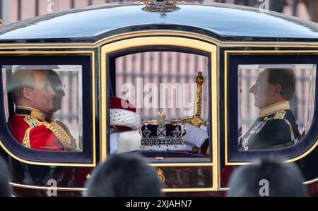 Westminster, London, UK. 17th July, 2024. King Charles III attends the State Opening of Parliament and presents The King’s Speech, formally marking the new session of Parliament. The ceremony is surrounded by pomp, tradition and colour. State Regalia travels by carriage to and from Parliament for the ceremony. Credit: Malcolm Park/Alamy Live News Stock Photo