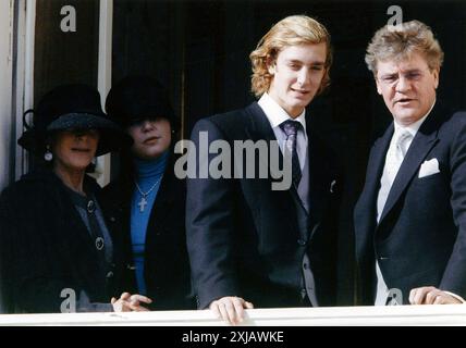 19-11-2006 Monaco Archivio Storico Olycom/LaPresse Pierre Rainier Stefano Casiraghi (La Colle, 5 settembre 1987) è l'ultimo dei tre figli di Carolina di Monaco e del suo secondo marito Stefano Casiraghi. Fratello di Andrea e Charlotte, è ottavo nella linea di successione al trono di Monaco. Nella Foto: Pierre Casiraghi e il Principe Ernesto di Hannover, in piedi sul balcone durante la cerimonia della Festa Nazionale di Monaco al Palazzo di Monaco  In the Photo: Pierre Casiraghi and Prince Ernst of Hanover, standing on the balcony during the Monaco National Day ceremony at the Monaco Palace Stock Photo