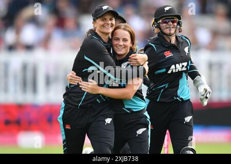 London, England. 17th Jul 2024. Eden Carson celebrates with Suzie Bates after taking the wicket of Amy Jones during the Fifth Vitality IT20 between England Women and New Zealand Women at Lord’s Cricket Ground, London. Kyle Andrews/Alamy Live News Stock Photo