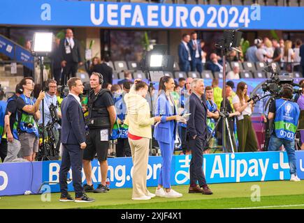 Alexander Bommes, Almuth Schult, ARD TV Moderator, Expertin, Esther Sedlaczek, presenter ARD Sport Moderatorin, Sportmoderatorin, Journalistin, Bastian SCHWEINSTEIGER, Co-Moderator ARD in the final match  SPAIN - ENGLAND 2-1 of the UEFA European Championships 2024  on Jul 14, 2024  in Berlin, Germany.  Photographer: ddp images / star-images Stock Photo