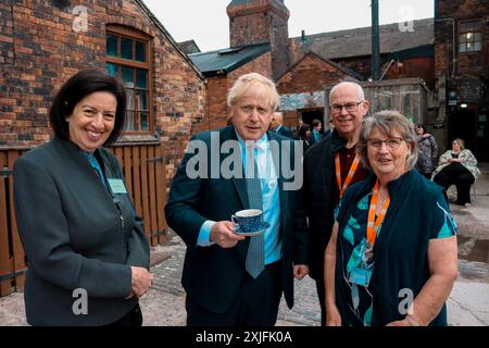Former Prime Minister of the UK, Boris Johnson, meets with residents in Stoke-on-Trent Stock Photo