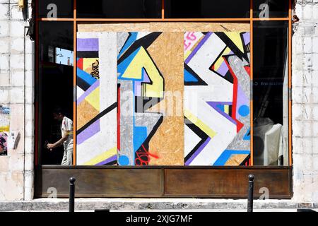 Worker on a renovation of a shop - Paris - France Stock Photo