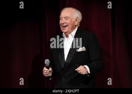 LONDON, ENGLAND: Jimmy Tarbuck performs at the London Palladium opening for Barry Manilow at his last ever UK performance. Featuring: Jimmy Tarbuck Where: London, United Kingdom When: 09 Jun 2024 Credit: Neil Lupin/WENN Stock Photo