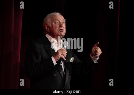 LONDON, ENGLAND: Jimmy Tarbuck performs at the London Palladium opening for Barry Manilow at his last ever UK performance. Featuring: Jimmy Tarbuck Where: London, United Kingdom When: 09 Jun 2024 Credit: Neil Lupin/WENN Stock Photo