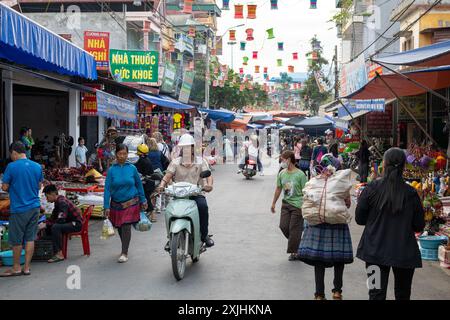 Busy streets of Bac Ha in Lao Cai Province, Vietnam Stock Photo