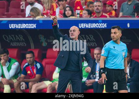 Dusseldorf, Germany. 24th June, 2024. Düsseldorf Arena Spain Head Coach Luis de la Fuente gestures during the UEFA EURO 2024 group stage match between Albania and Spain at Düsseldorf Arena on June 24, 2024 in Dusseldorf, Germany. (Photo by SPP) (Eurasia Sport Images/SPP) Credit: SPP Sport Press Photo. /Alamy Live News Stock Photo