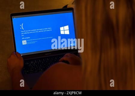 Zagreb, Croatia. 19th July, 2024. Photo taken on July 19, 2024. in Zagreb, Croatia shows a blue error screen, also known as the 'Blue Screen of Death' (BSOD) on a laptop screen. Millions of Windows users across the globe today experienced the Blue Screen of Death (BSOD) error which caused the system to suddenly shut down or restart. Photo: Igor Kralj/PIXSELL Credit: Pixsell/Alamy Live News Stock Photo