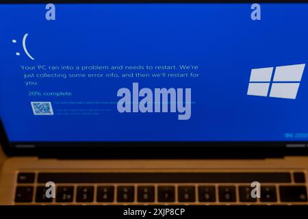Zagreb, Croatia. 19th July, 2024. Photo taken on July 19, 2024. in Zagreb, Croatia shows a blue error screen, also known as the 'Blue Screen of Death' (BSOD) on a laptop screen. Millions of Windows users across the globe today experienced the Blue Screen of Death (BSOD) error which caused the system to suddenly shut down or restart. Photo: Igor Kralj/PIXSELL Credit: Pixsell/Alamy Live News Stock Photo