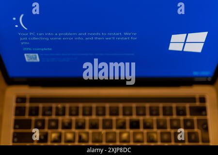 Zagreb, Croatia. 19th July, 2024. Photo taken on July 19, 2024. in Zagreb, Croatia shows a blue error screen, also known as the 'Blue Screen of Death' (BSOD) on a laptop screen. Millions of Windows users across the globe today experienced the Blue Screen of Death (BSOD) error which caused the system to suddenly shut down or restart. Photo: Igor Kralj/PIXSELL Credit: Pixsell/Alamy Live News Stock Photo