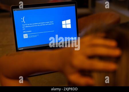 Zagreb, Croatia. 19th July, 2024. Photo taken on July 19, 2024. in Zagreb, Croatia shows a blue error screen, also known as the 'Blue Screen of Death' (BSOD) on a laptop screen. Millions of Windows users across the globe today experienced the Blue Screen of Death (BSOD) error which caused the system to suddenly shut down or restart. Photo: Igor Kralj/PIXSELL Credit: Pixsell/Alamy Live News Stock Photo