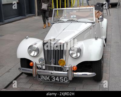 White MG TF Midget type roadster car, manufactured by MG between 1953 and 1955 Stock Photo