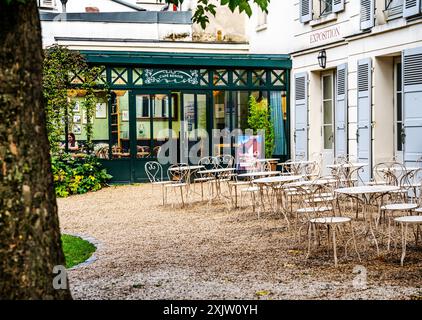 Cozy cafè in Renoir's garden of Musée de Montmartre (Montmartre Museum) in rue Cortot in the 18th arrondissement of Paris, France. Stock Photo