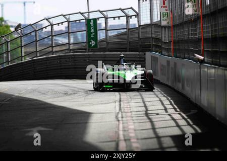 LONDON, UNITED KINGDOM. 20 Jul, 24. Sebastien Buemi (Switzerland) of Team Envision Racing action in today's Free Practice 2 during 2024 Hankook London E-Prix at The ExCeL on Saturday, July 20, 2024 in LONDON, ENGLAND. Credit: Taka G Wu/Alamy Live News Stock Photo