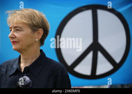 July 20, 2024, Lakenheath, England, UK: KATE HUDSON General Secretary of CND prepares to speak to gathered protesters outside the air force base in Lakenheath, during the demonstration. The protest was organised by the Campaign for Nuclear Disarmament (CND), whose supporters oppose the potential return of nuclear weapons to military bases in the UK, such as RAF Lakenheath after it was reported that the US intends to resite nuclear bombs at the base. After sustained protest nuclear weapons were removed from Lakenheath in 2008. (Credit Image: © Martin Pope/ZUMA Press Wire) EDITORIAL USAGE ONLY! Stock Photo