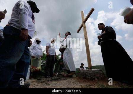 Queretaro, Mexico. 19th July, 2024. Members of a search collective celebrate a religious ceremony. During a search day, the Desaparecidos Querétaro collective placed a cross that symbolizes peace on a property in the community of Santa Barbara de la Cueva, in the municipality of San Juan del Río, Querétaro, where 3 bodies have previously been found. They have already been identified. Canines from the National Guard also participated in the search. (Photo by Cesar Gomez/SOPA Images/Sipa USA) Credit: Sipa USA/Alamy Live News Stock Photo