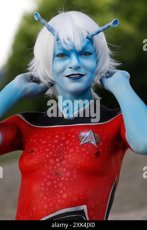 GEEK ART - Bodypainting and Transformaking: Star Trek photoshooting with Julia as an Andorian at the Expo Plaza in Hanover. - A project by photographer Tschiponnique Skupin and bodypainter Enrico Lein Stock Photo