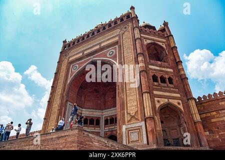 Agra, Uttar Pradesh, India. 21st July, 2024. Fatehpur Sikri, founded in 1569 by the Mughal Emperor Akbar, served as the capital of the Mughal Empire from 1571 to 1585. Surrounding wall of the Jama Masjid in Uttar Pradesh (Credit Image: © Basit Zargar/ZUMA Press Wire) EDITORIAL USAGE ONLY! Not for Commercial USAGE! Stock Photo