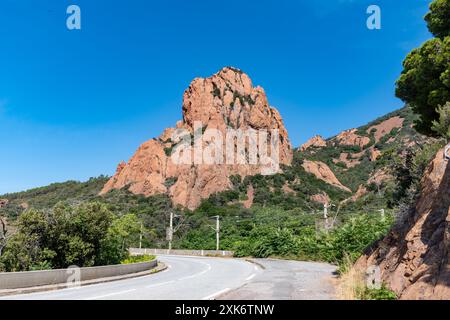 Views along Corniche d’Or or Corniche de l’Esterel beautiful coastal road, crystalline blue sea and sky combined with reddish color of Massif de l’Est Stock Photo