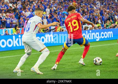 Kylian MBAPPE, FRA 10  compete for the ball, tackling, duel, header, zweikampf, action, fight against Lamine Yamal, ESP 19  in the semi final match  SPAIN - FRANCE 2-1 of the UEFA European Championships 2024  on Jul 9, 2024  in Munich, Germany.  Photographer: Peter Schatz Stock Photo