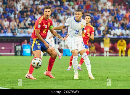 Munich, Germany. 09th July, 2024. Kylian MBAPPE, FRA 10 compete for the ball, tackling, duel, header, zweikampf, action, fight against Rodrigo, ESP 16 in the semi final match SPAIN - FRANCE 2-1 of the UEFA European Championships 2024 on Jul 9, 2024 in Munich, Germany. Photographer: ddp images/star-images Credit: ddp media GmbH/Alamy Live News Stock Photo