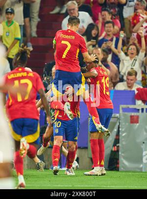 Lamine Yamal, ESP 19 with Alvaro Morata, ESP 7 at the winners ceremony