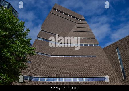 London, UK, 21st July 2024. Blavatnik Building at Tate Modern exterior view. Credit: Vuk Valcic / Alamy Stock Photo