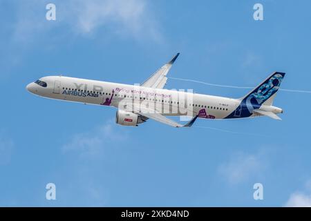 Farnborough International Airshow 2024. 22 July 2024, day 1 of the event in Farnborough, Hampshire, England, UK. Afternoon flying display underway with an Airbus A321 airplane in flight Stock Photo