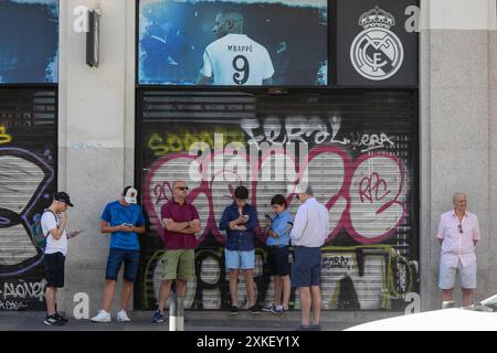 Madrid, Spain. 22nd July, 2024. A group of people wait for the opening of the official Real Madrid store in the center of the Spanish capital. This summer, Real Madrid fans from all over the world go to the Madrid football club's stores every day to make purchases. Credit: SOPA Images Limited/Alamy Live News Stock Photo