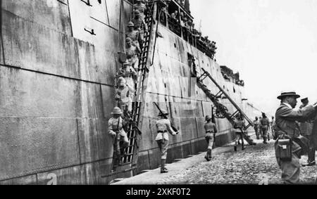 Vladivostok, Russia   1920 The British contigent of the Allied Expeditonary Force landing in Vladivostok during the Russian Revolution. Stock Photo