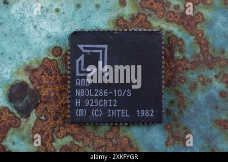 KYIV, UKRAINE - August 2, 2023. AMD 286 processor unit on rusty background. Stock Photo