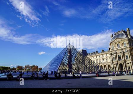 Paris, France. 20th Oct, 2022. Paris, France, October 20th 2022: National art museum Louvre (Musee du Louvre) next to the Napoleon Courtyard and I. M. Pei pyramid (Ieoh Ming Pei) in its center in the city of Paris, France. (Daniela J. Porcelli/SPP) Credit: SPP Sport Press Photo. /Alamy Live News Stock Photo