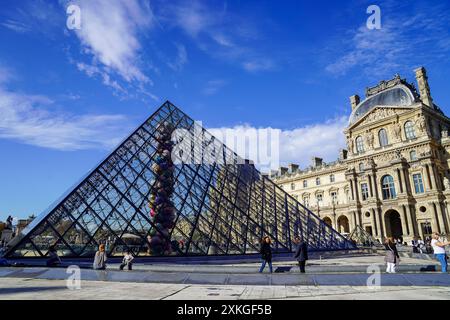 Paris, France. 20th Oct, 2022. Paris, France, October 20th 2022: I. M. Pei pyramid (Ieoh Ming Pei) in Napoleon Courtyard center and next to the Louvre Museum in the city of Paris, France. (Daniela J. Porcelli/SPP) Credit: SPP Sport Press Photo. /Alamy Live News Stock Photo