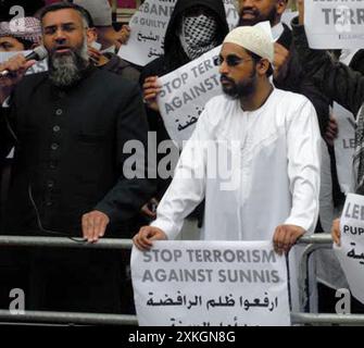 Undated file handout photo issued by the Metropolitan Police of British preacher Anjem Choudary (left) and Mohammed Mizanur Rahman who were jailed in 2016 for drumming up support for the Islamic State terror group. Islamist preacher Anjem Choudary has been found guilty at Woolwich Crown Court of directing the terrorist organisation Al-Muhajiroun and encouraging support for it through online meetings. Issue date: Tuesday July 23, 2024. Stock Photo