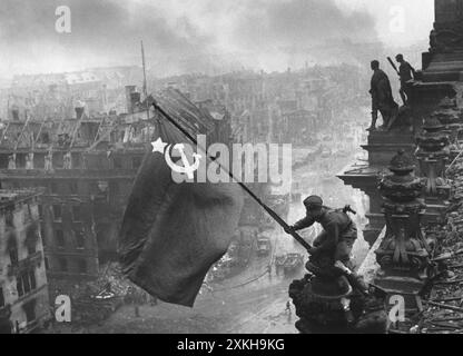 Race to the Reichstag: Berlin, 1945 | Board Game | BoardGameGeek