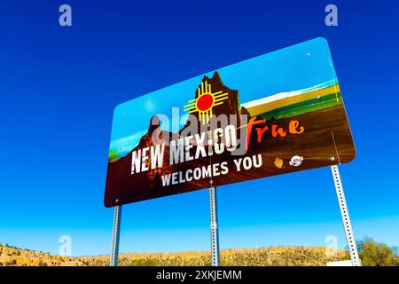 New Mexico welcome sign on the Arizona and New Mexico state line, USA Stock Photo