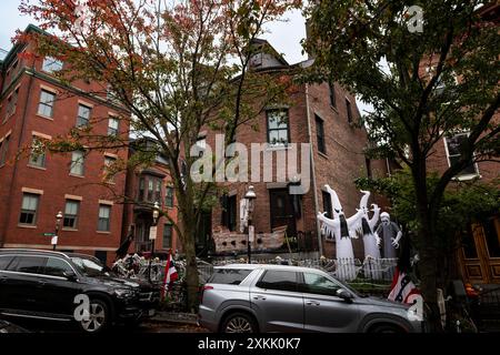 Boston, Massachusetts, USA - October 29, 2023: View of a building with Halloween inflatable decorations, at the Charlestown neighborhood, in the city Stock Photo