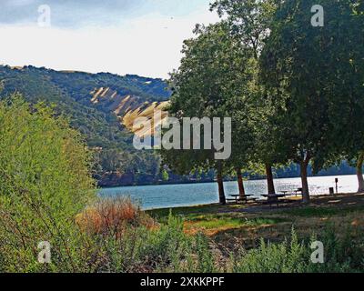 picnic tables next to lake at Lake Del Valle in California Stock Photo