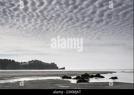 Dramatic sky pattern over Second Beach, Olympic National Park, WA Stock Photo