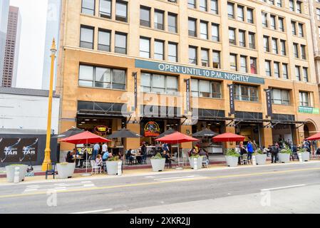 People eating outdoors in front of Grand Central Market in downtown Los Angeles Stock Photo