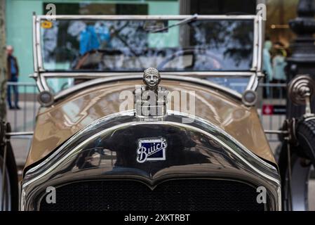 Barcelona, Spain - April 6, 2024: Old retro car from the 1920s of the brand Buick parked on a street in Barcelona, Catalonia, Spain Stock Photo