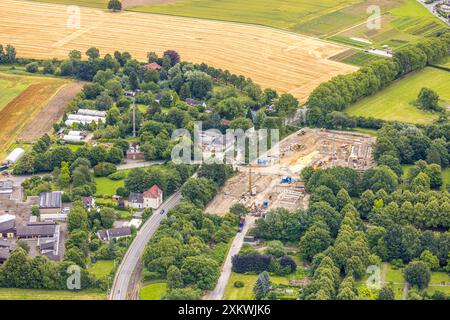 Luftbild, Baustelle und Flüchtlingsunterkunft Neubau an der Zeppelinstraße, ehemalige alte Stadtgärtnerei, Mobilfunkmast, Holthausen - West, Mülheim an der Ruhr, Ruhrgebiet, Nordrhein-Westfalen, Deutschland ACHTUNGxMINDESTHONORARx60xEURO *** Aerial view, construction site and refugee accommodation new building on Zeppelinstraße, former old city nursery, mobile phone mast, Holthausen West, Mülheim an der Ruhr, Ruhr area, North Rhine-Westphalia, Germany ATTENTIONxMINDESTHONORARx60xEURO Stock Photo