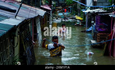 March 16, 2021, Quezon City, Philippines: The road in Barangay Bagong Silangan turned into a river due to the ravages of typhoon Carina in the Philippines. (Credit Image: © Edd Castro/Pacific Press via ZUMA Press Wire) EDITORIAL USAGE ONLY! Not for Commercial USAGE! Stock Photo