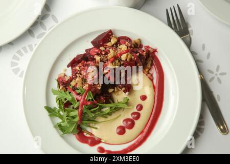 Beetroot salad served with hummus and fresh arugula Stock Photo