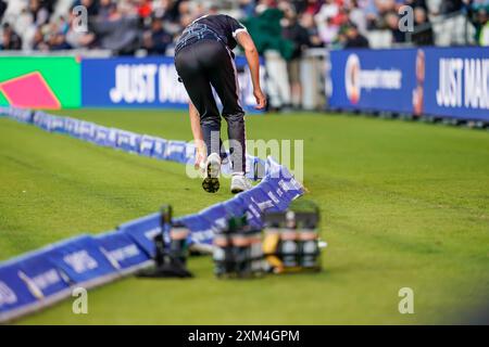 Old Trafford, Machester UK. Thursday 25th July, 2024. The Hundred: Manchester Originals Vs Welsh Fire at Emirates Old Trafford. The ball goes for four. Credit James Giblin. Stock Photo