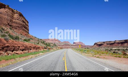 Two lane road through desert of Utah Canyon Country Stock Photo