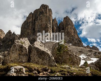 Immerse yourself in the breathtaking mountain views of Gardena Pass, where the Dolomites' rugged beauty unfolds before your eyes Stock Photo