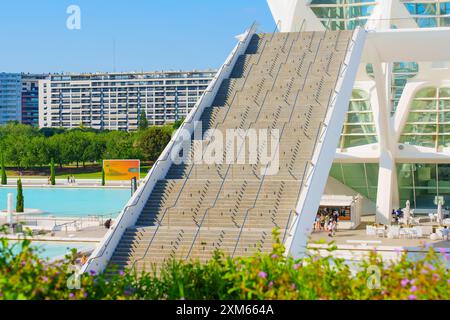 Valencia, Spain - July 12, 2024: Stunning modern staircase leading up to the architectural marvel, surrounded by vibrant greenery and blue waters Stock Photo