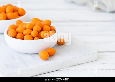 Peanut chips with sauce in bowl on white wooden table, traditional roasted Turkey nut Stock Photo